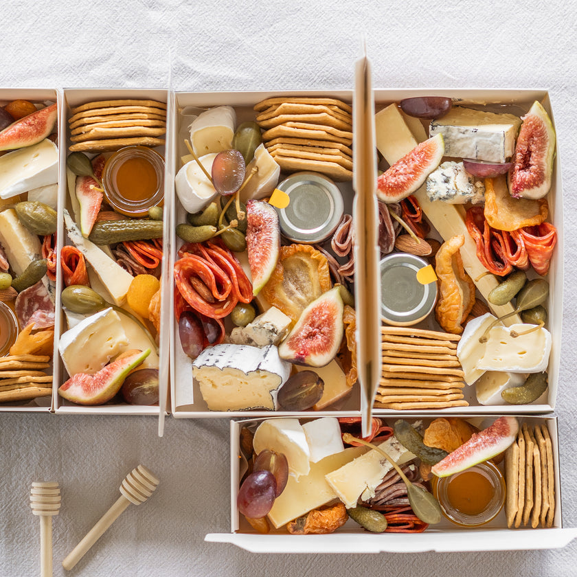 Cheese, figs, and crackers
